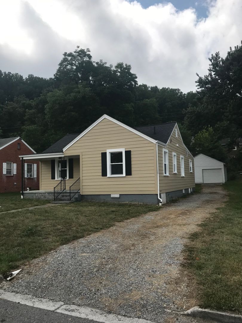 Beautiful Four Bedroom Two Bath Home being renovated and available soon in Radford – photo 3