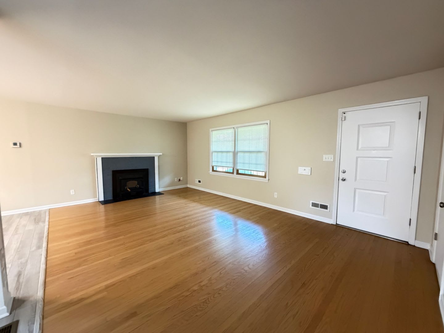 Miraculous 3 Bedroom And 2.5 Bath House!! – photo 2