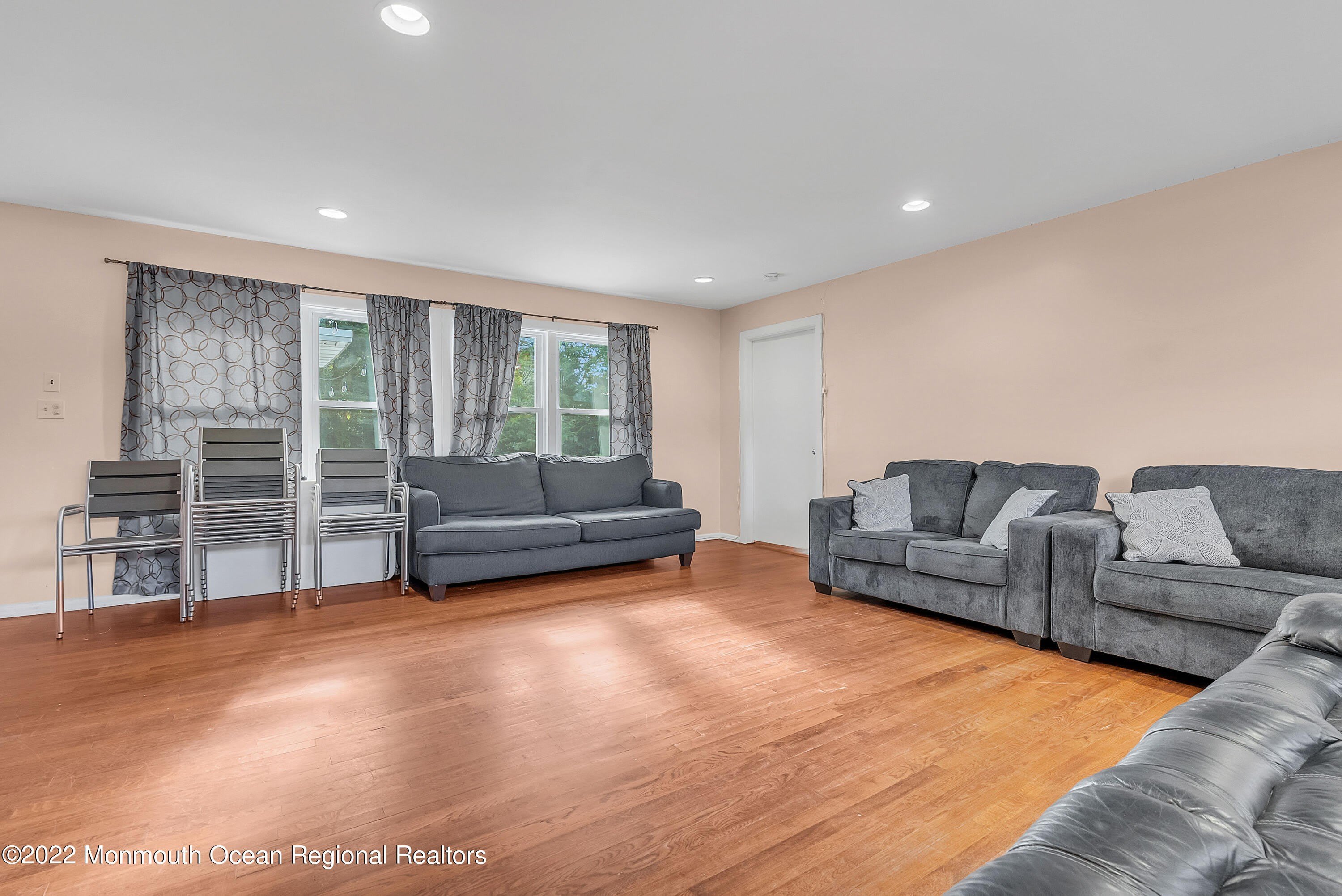 872 Red Oaks Drive – photo 2