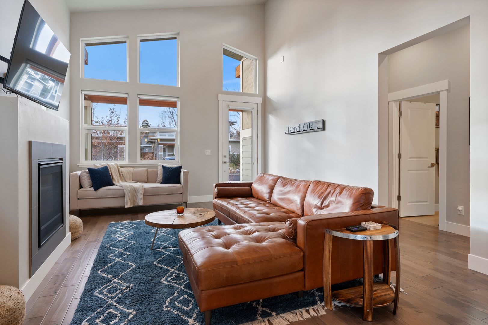 Fully Furnished Bend Home – photo 5