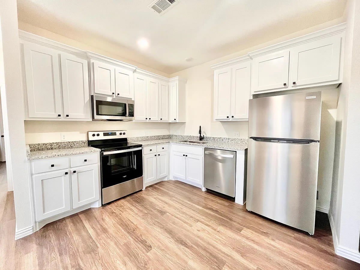 327 E Nelson Street – photo 4