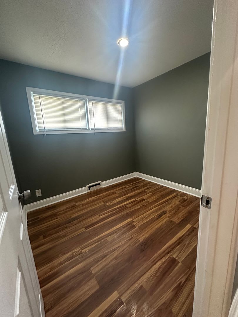 4 Bedrooms 1 Full Bathroom The House Is Very Spacious Living Room Dining Room And Full Kitchen Includes The Appliances Fridge And Stove The House Is Section 8 Ready If You Have Any Questions Or Concern – photo 5