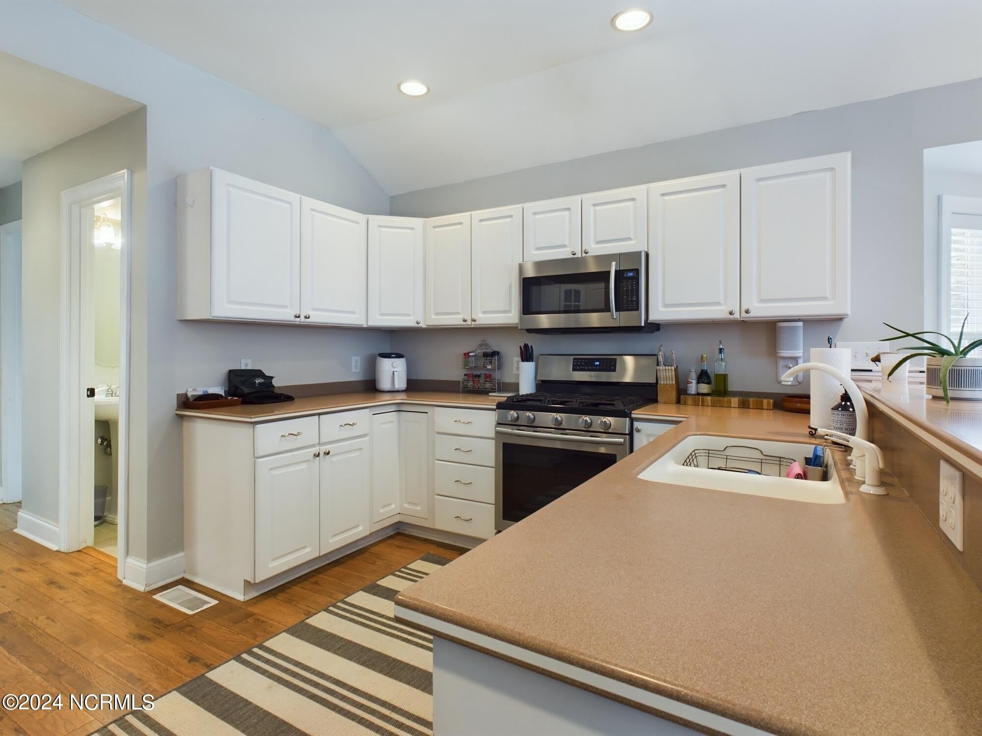 4 Mcqueen Place – photo 2