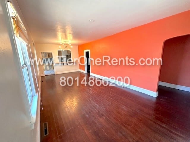 141 East Wentworth Avenue – photo 3