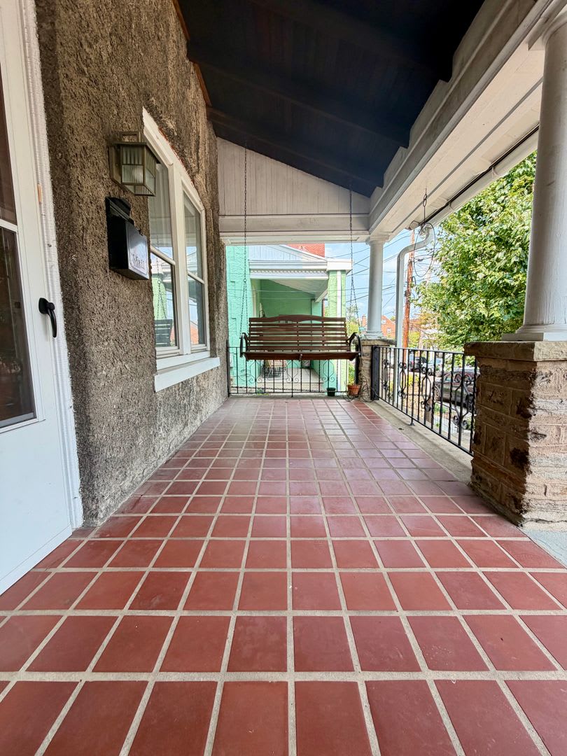 Charming 3-Bedroom Townhome in Chestnut Hill with One-Car Garage! Available Mid-September! – photo 4