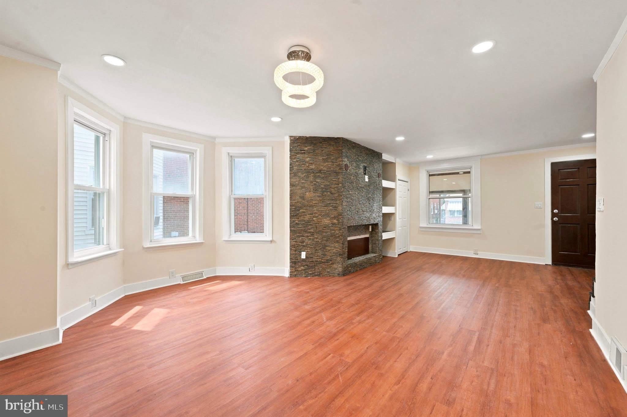 105 JACKSON Avenue – photo 3
