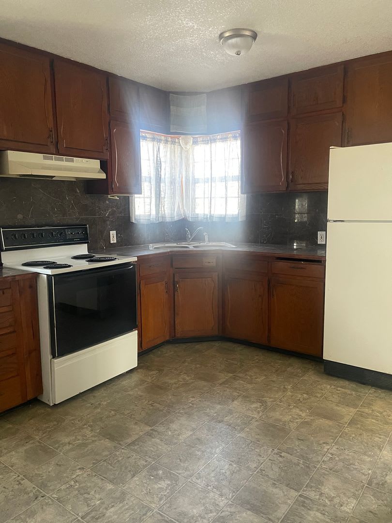 Charming 2 Bed 1 Bath Home Aurora Mo – photo 5