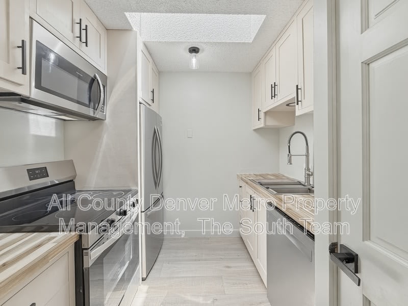 2835 S Monaco Street Pkwy – photo 2