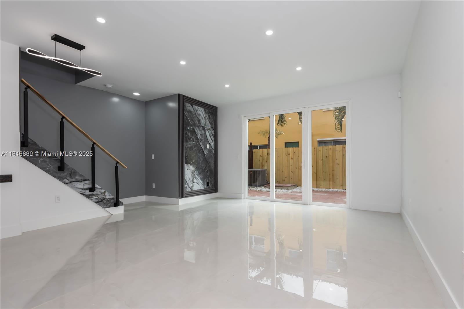 939 Northeast 42nd Terrace – photo 2