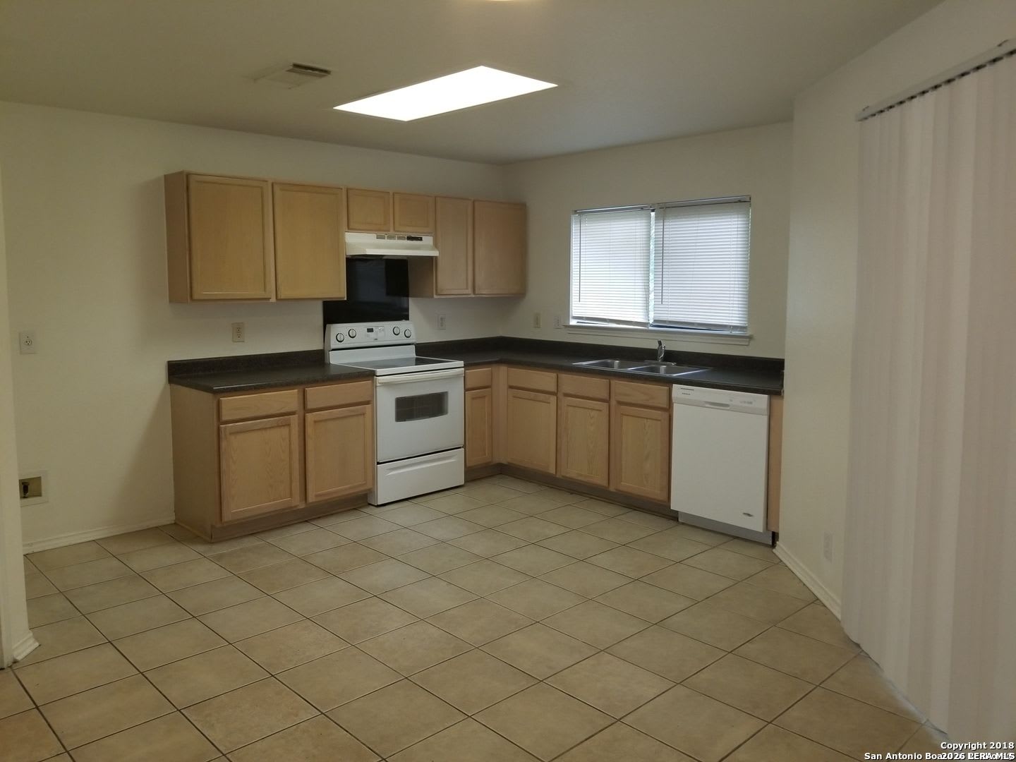 3 Bedroom Home in Gated Community ***Medical Center*** – photo 5