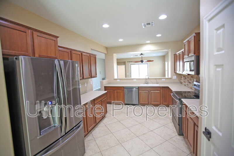 18028 W Golden Ln – photo 4