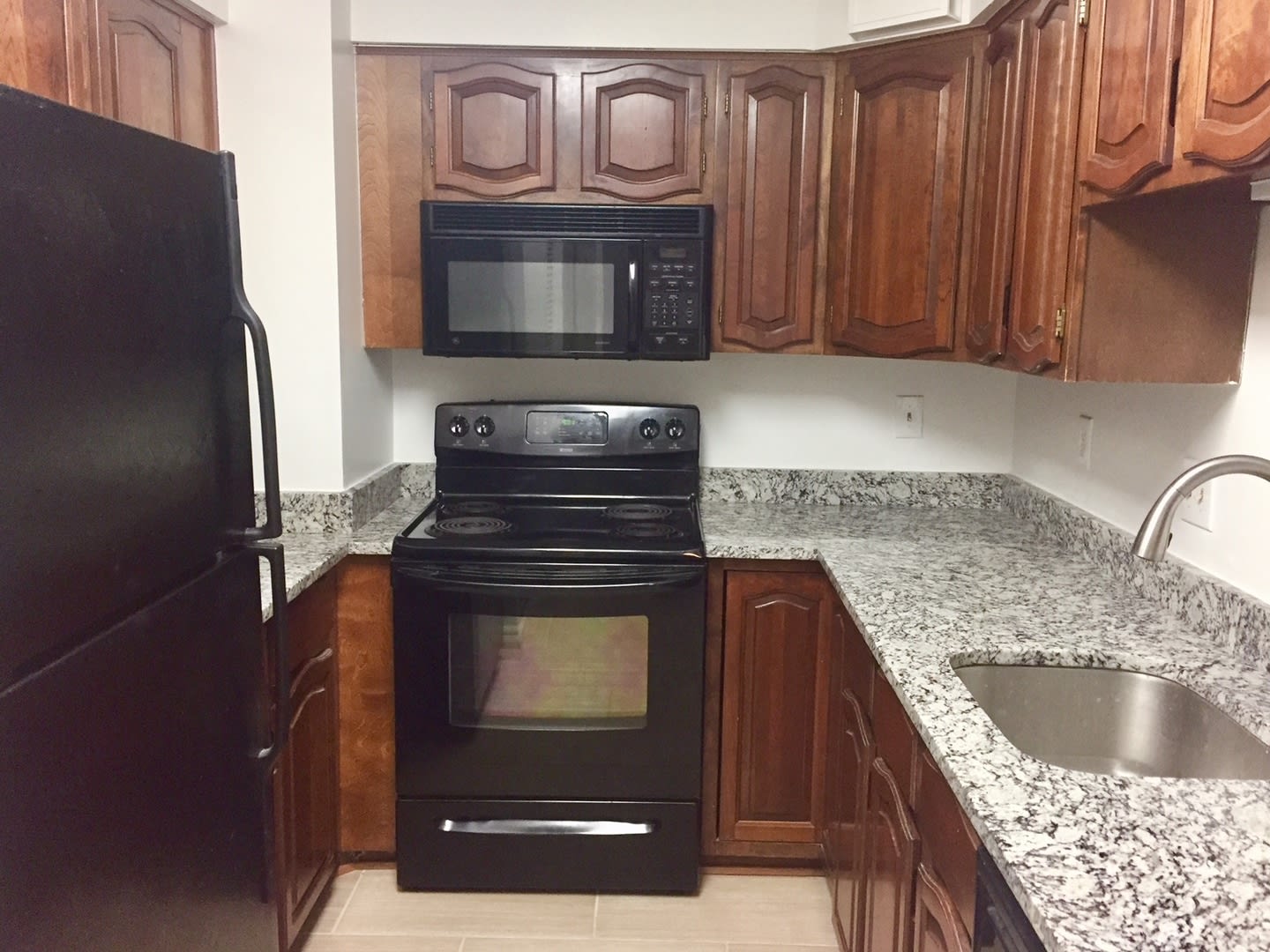 Updated Kitchen-1Bed 1Bath w Garage Parking at Georgetown Condo – photo 5