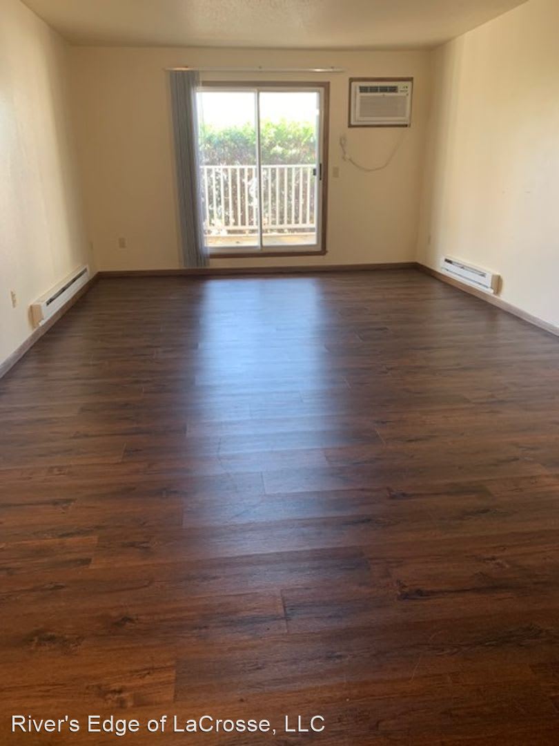 River's Edge Apartments – photo 1