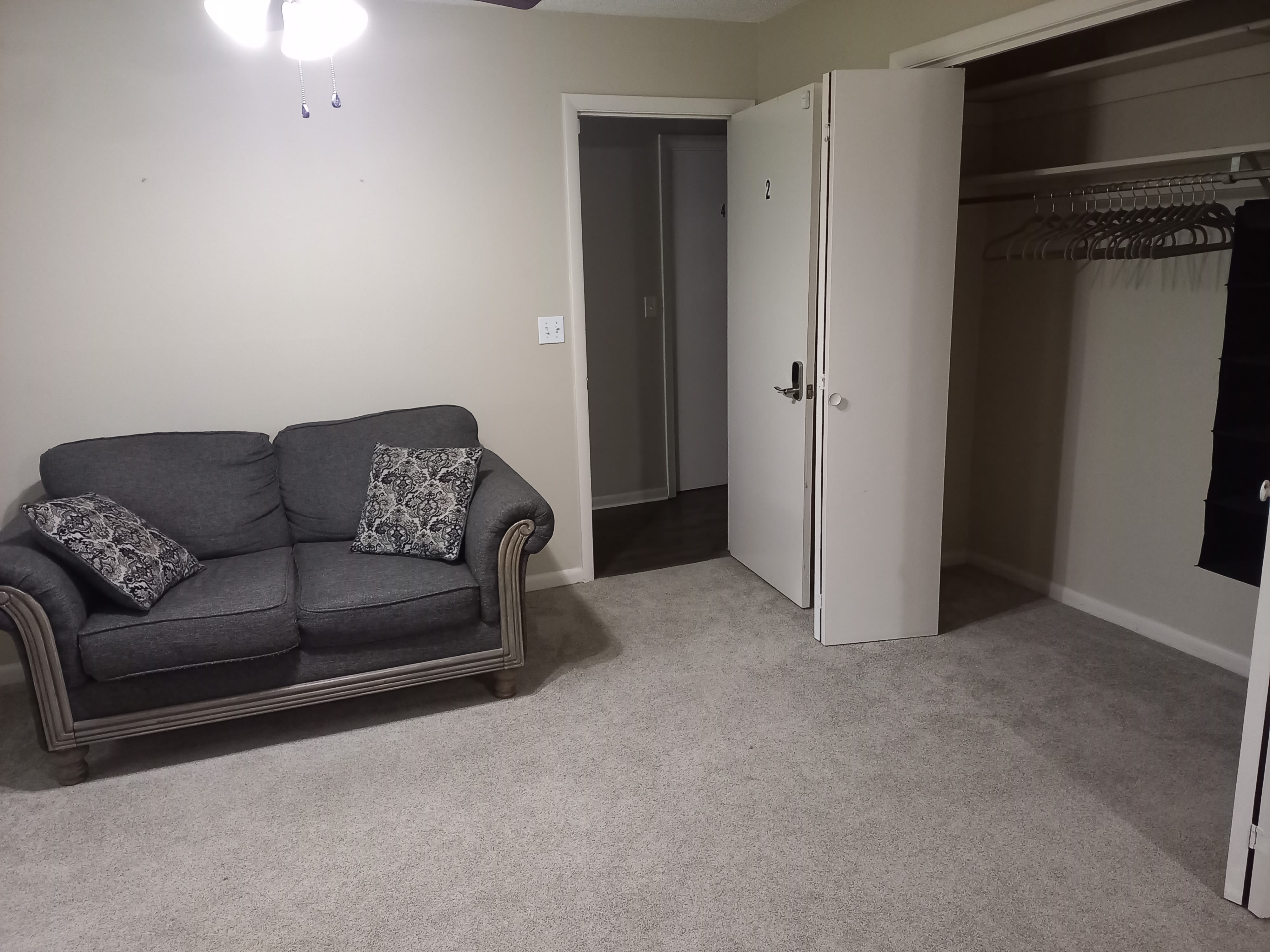 517 Queens Loop North – photo 2