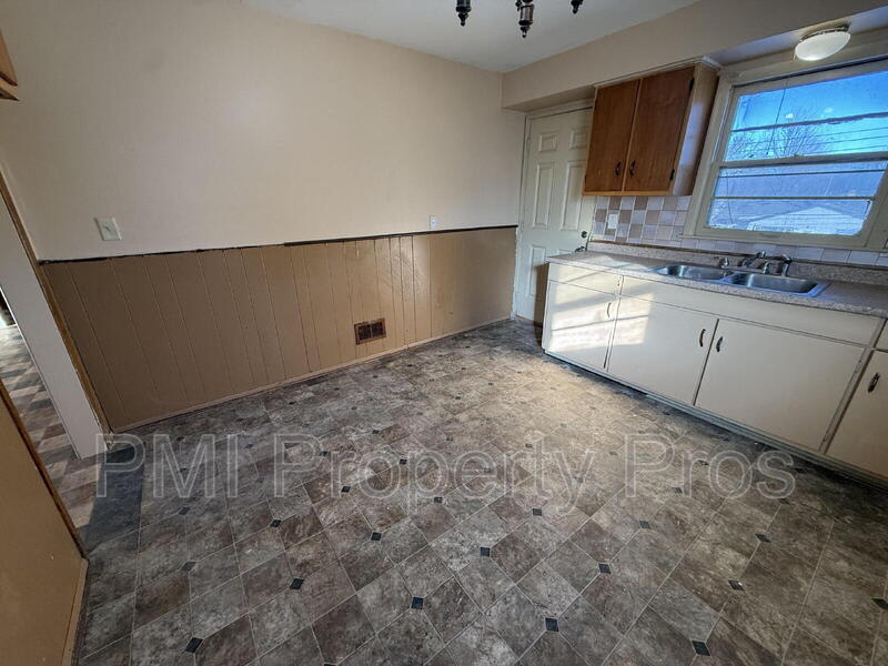 5140 N 84th St – photo 2
