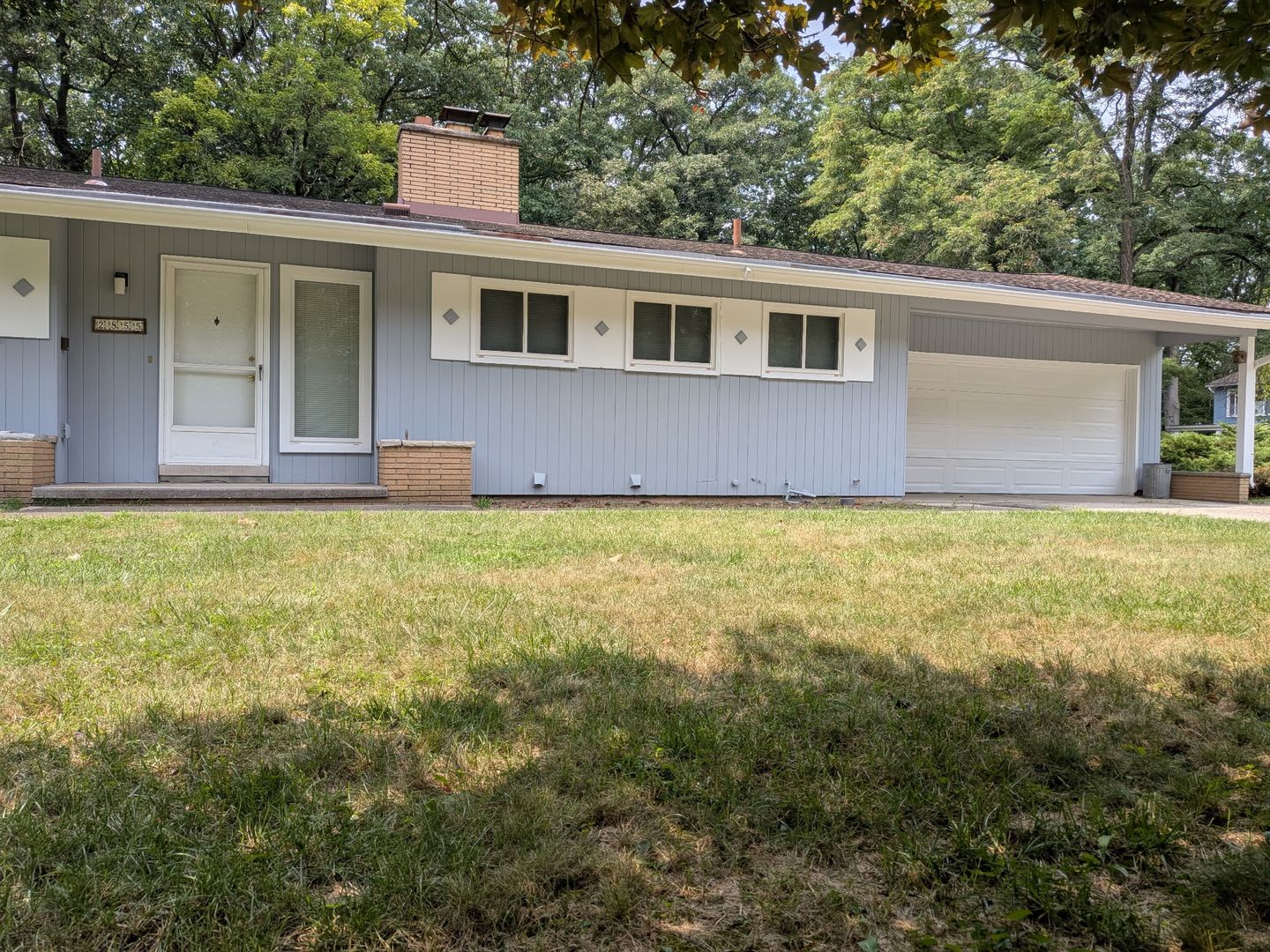Available now! Inviting ranch situated in desirable North Ann Arbor – photo 2