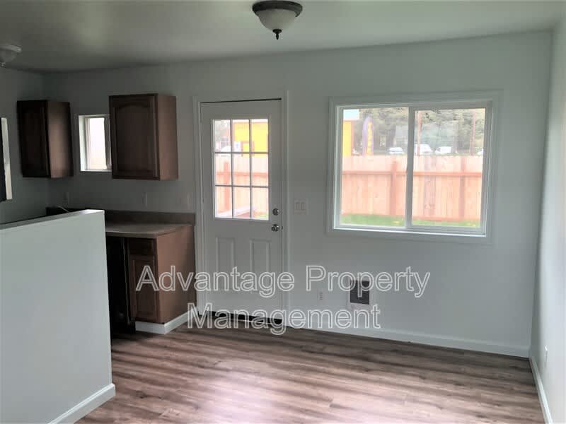 289 N Main Street – photo 2