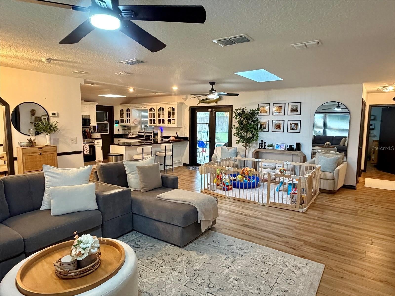 1105 DORIS Street – photo 5