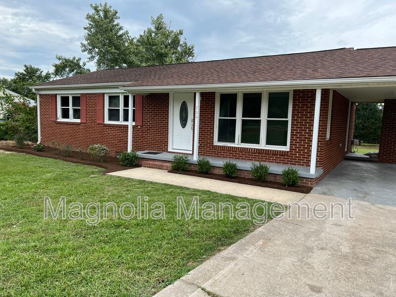 704 Cardinal Dr – photo 1