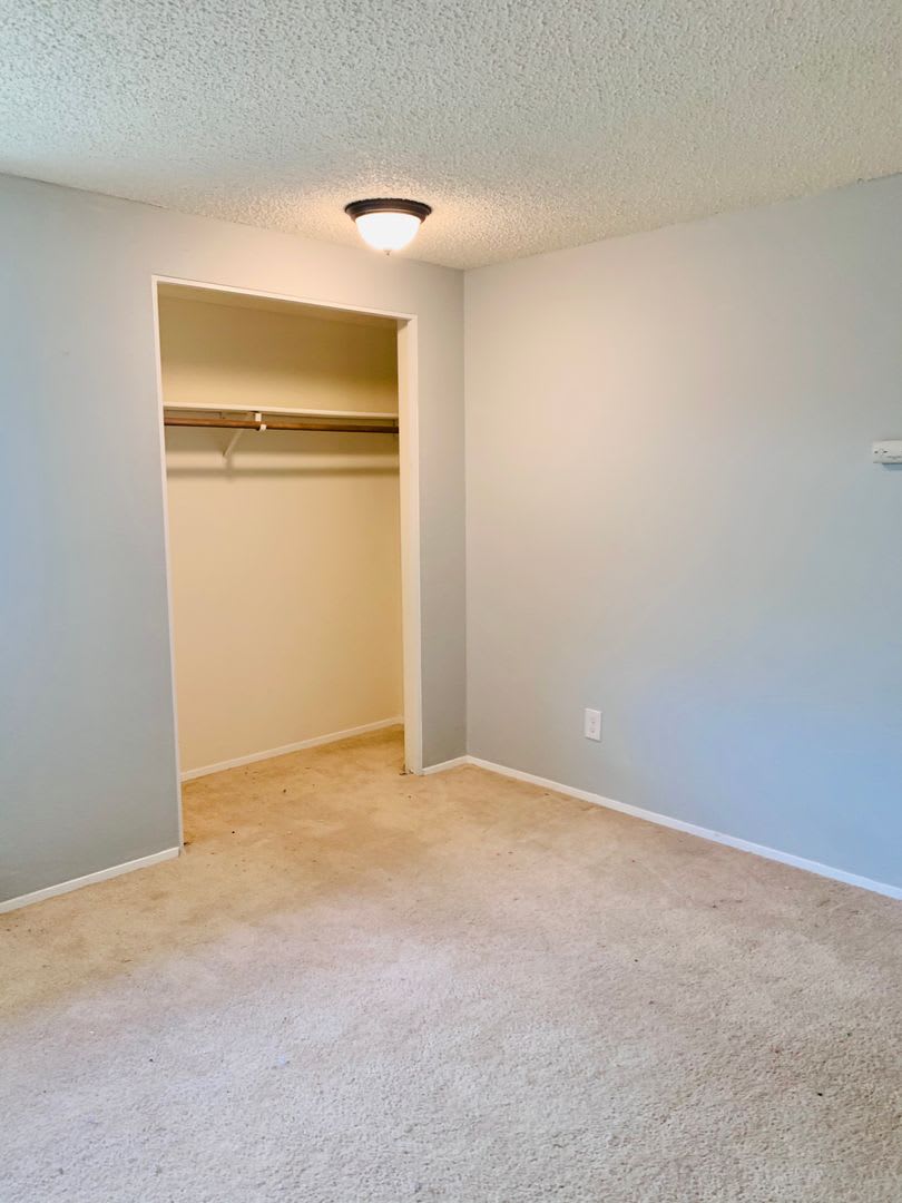 Light, Bright and Updated 2 bed 1.5 bath townhouse in Lynnwood – photo 1