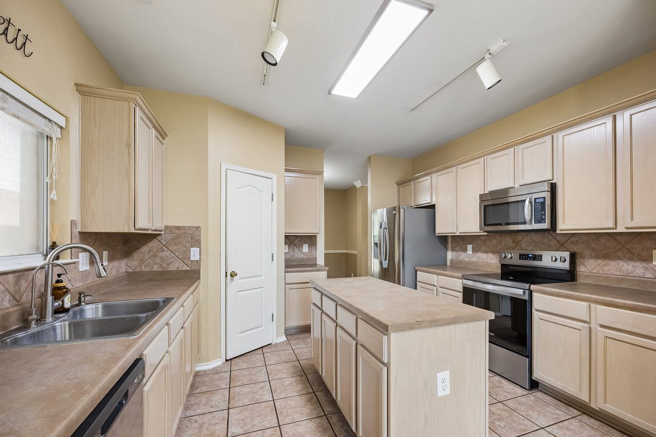 121 Ozuna Drive – photo 4