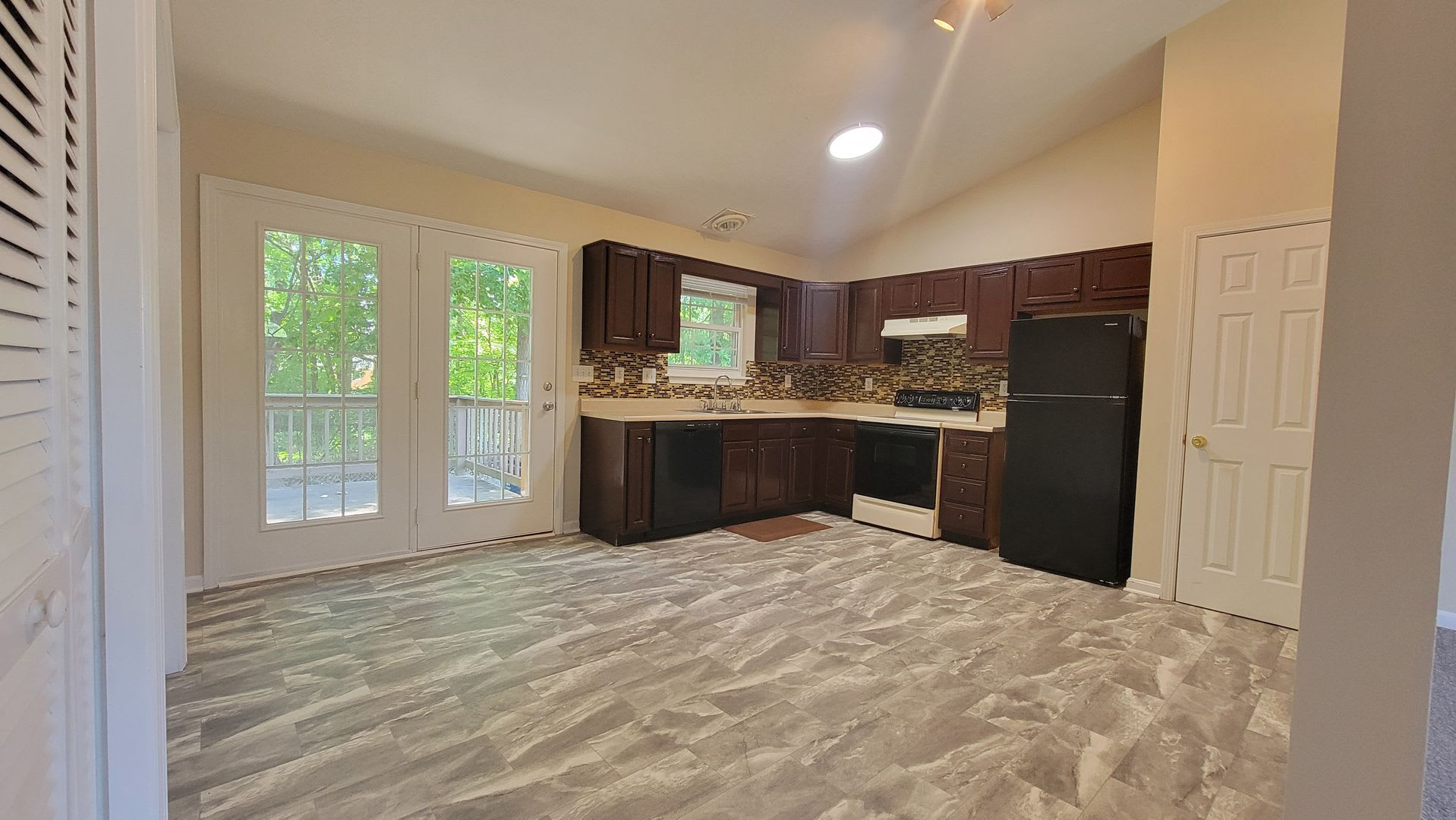 Charming 3-Bedroom, 2-Bath On A Quiet Cul-De-Sac – photo 4