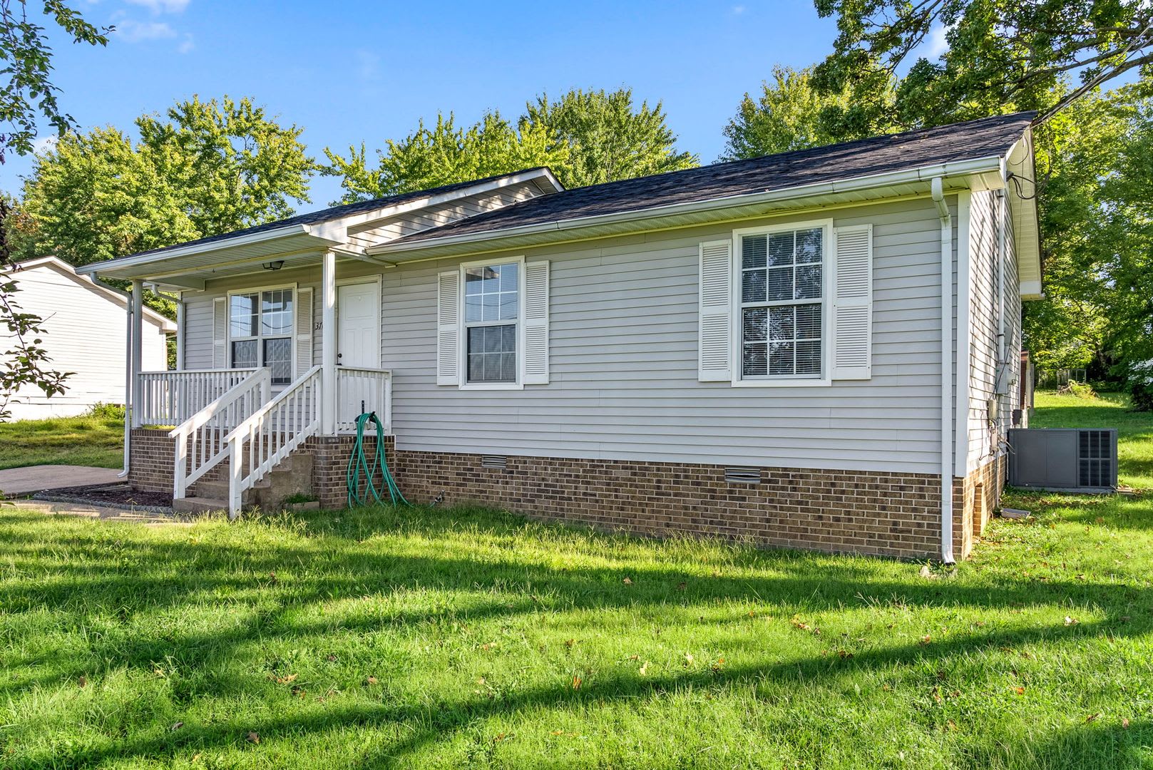 Conveniently Located 3 Bedroom House – photo 3