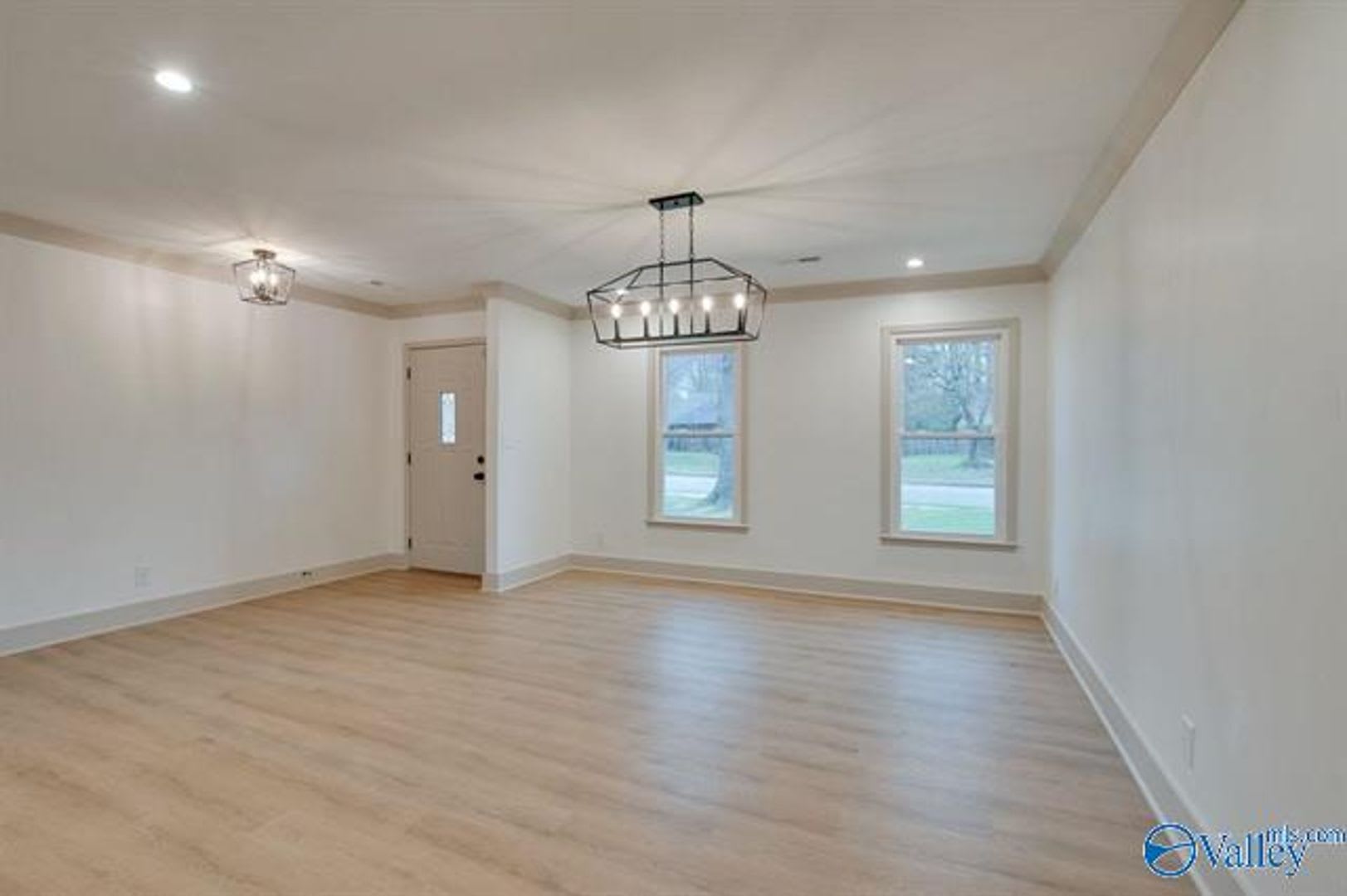 2042 Rosebury Lane – photo 3