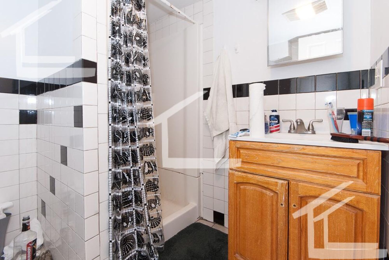 Charming 5 Bedroom-No Broker Fee – photo 2