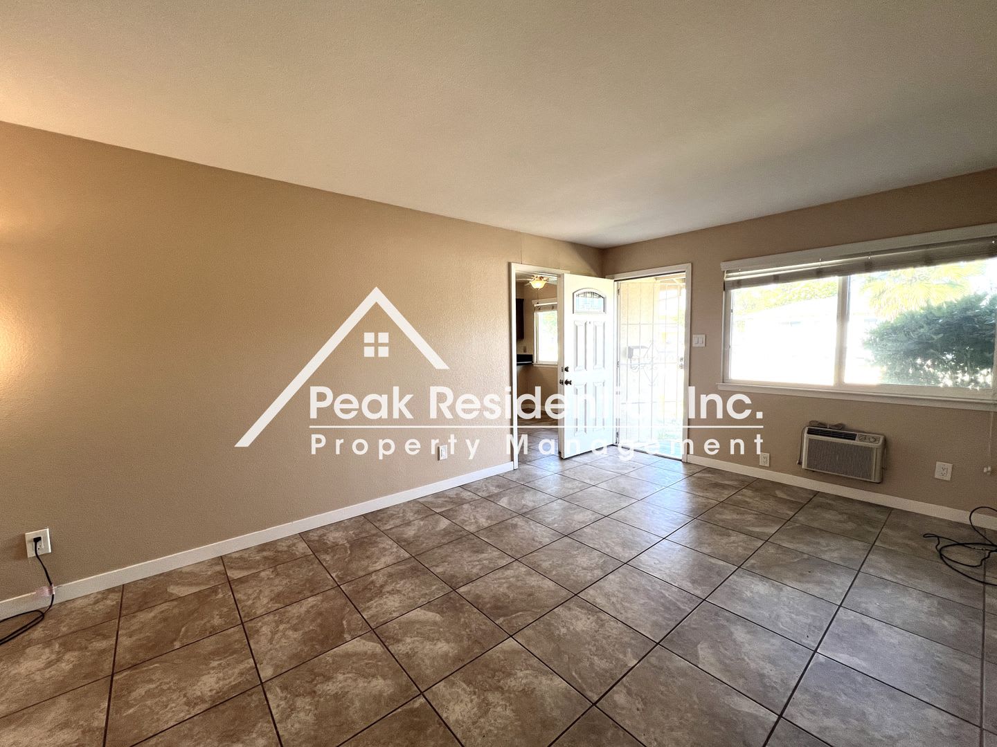 Wonderful 2bd/1ba Duplex with 1 Car Garage – photo 4