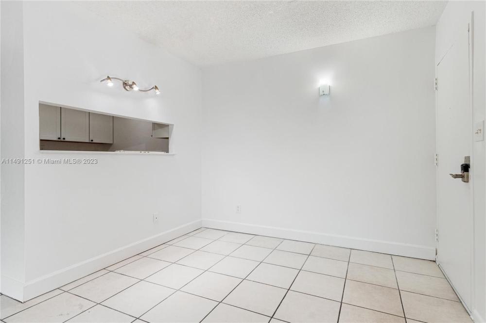 5841 Washington St – photo 3