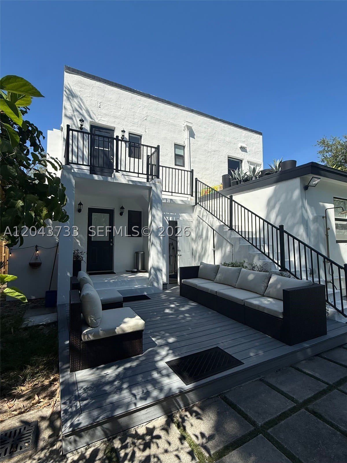 528 Ne 70Th St – photo 1