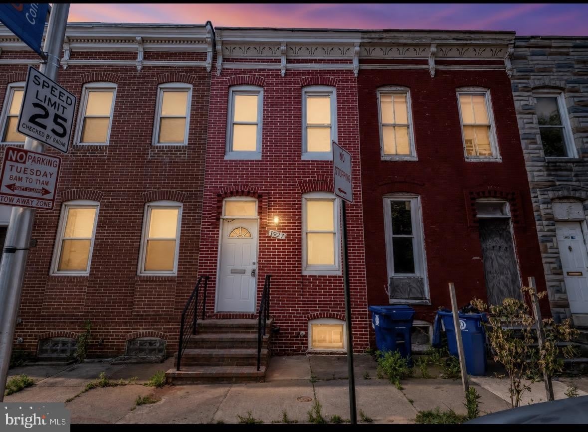 1927 HOLLINS Street – photo 1