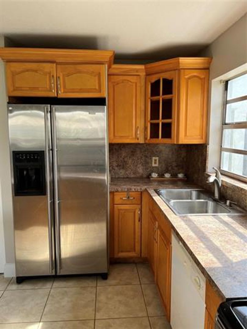 8265 NW 192nd Ter # 8265, Hialeah, FL 33015 – photo 4