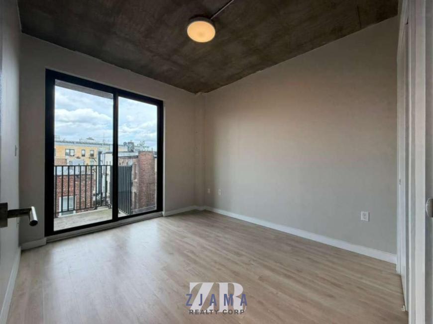 293 Hawthorne Street – photo 3