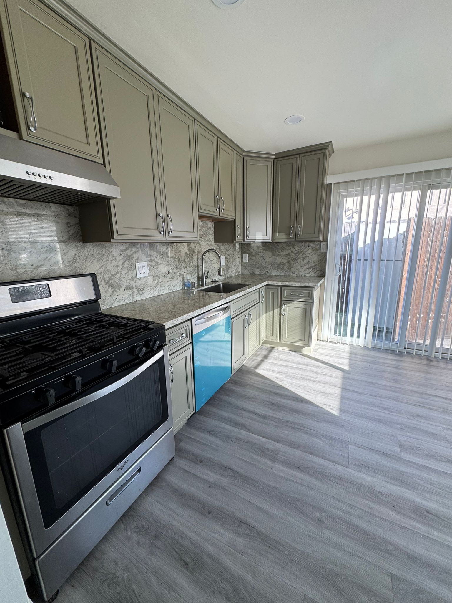 333 Dumont Ave – photo 3