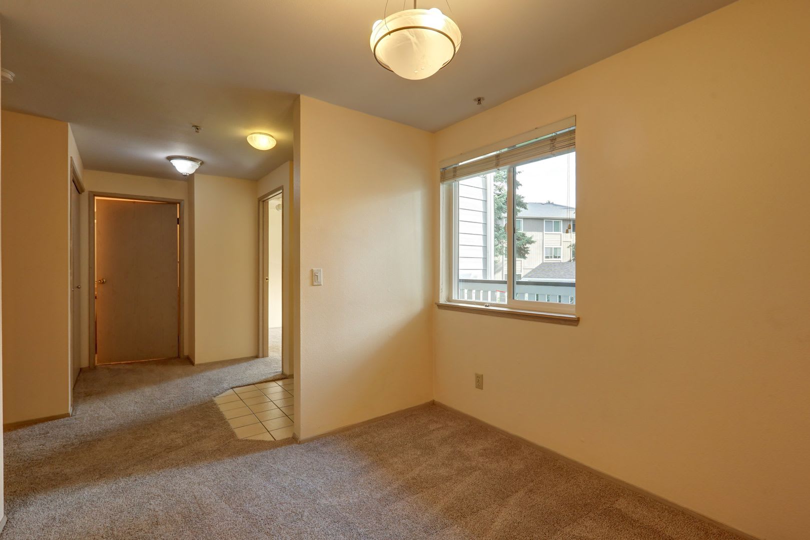 Beautiful 2 Bedroom/2 Bath Renton Condo, Great Location, W/S/G included!! – photo 5