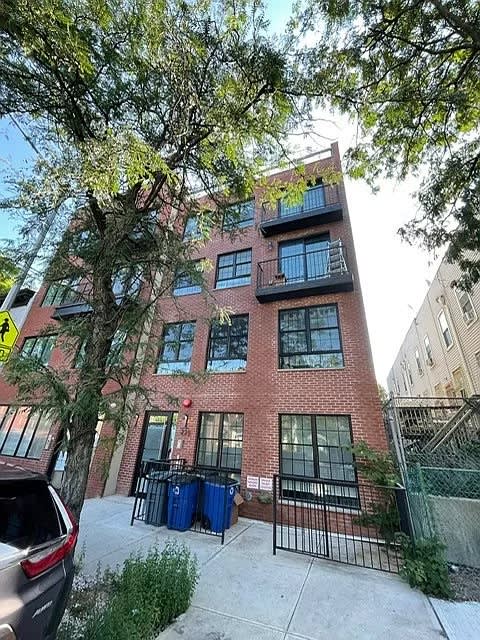 225 Howard Ave # 2BA – photo 3