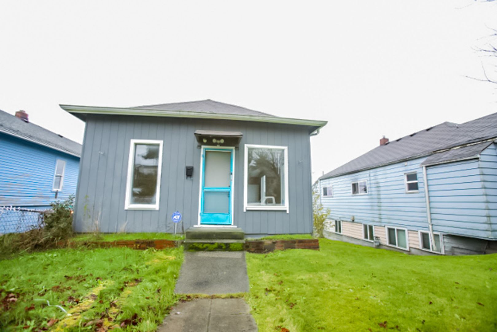 Charming 2 Bedroom 1 Bath Home Downtown Everett – photo 1