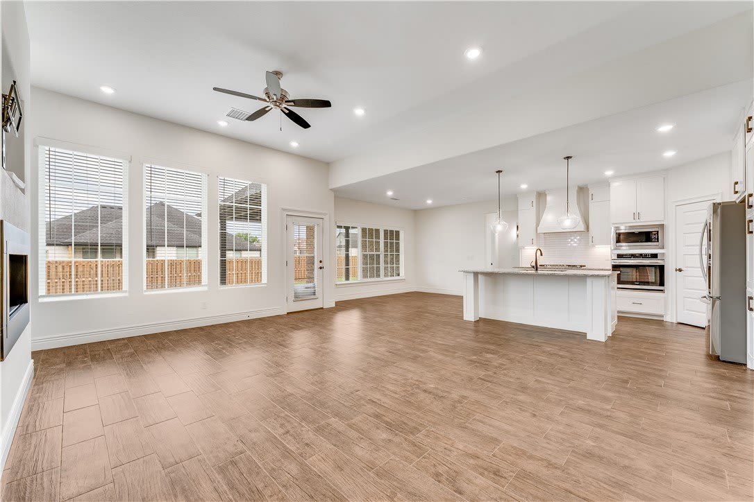 1100 Brandon Way – photo 5