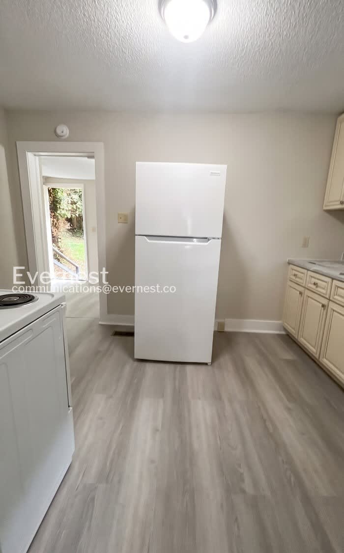 221 West Twenty-Third Street – photo 5
