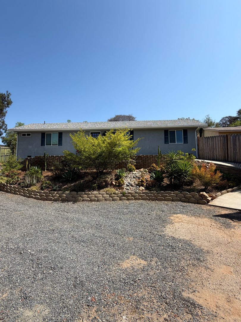 Beautiful 2 bed / 2 bath / 1276 sqft Home in Vista – photo 2