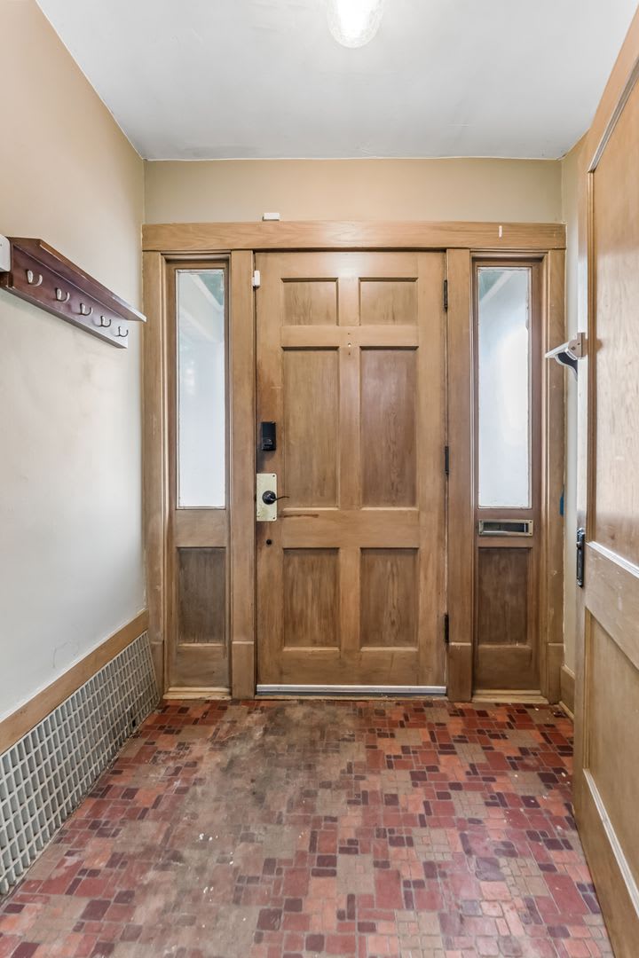 Charming 3-Bedroom Home Near Fontenelle Park – photo 4