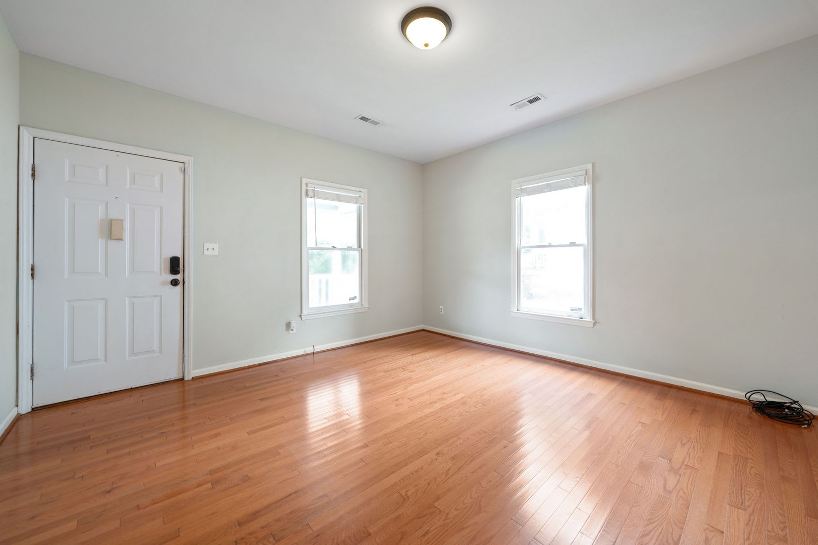 Available 10/23/2026! Adorable 3bd/2ba Home Close to Duke University! – photo 3