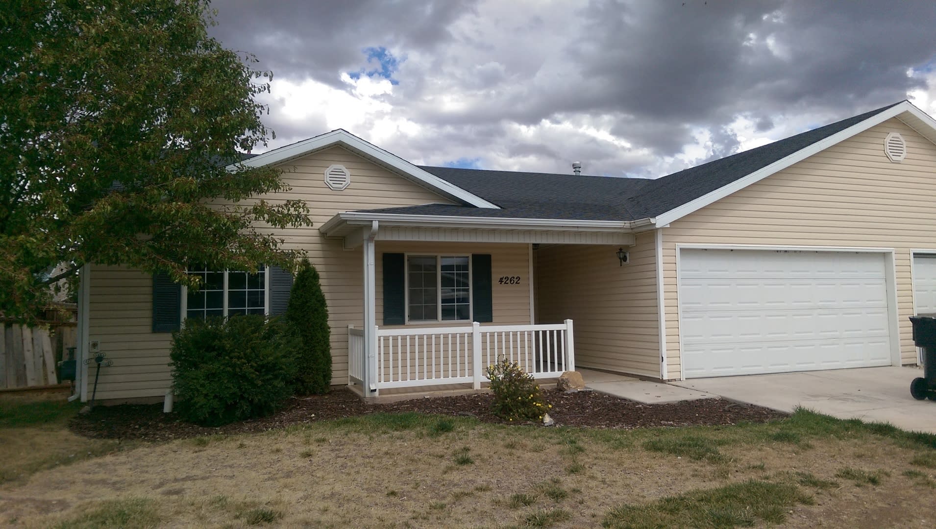 3 Bedroom Duplex with a Garage – photo 1