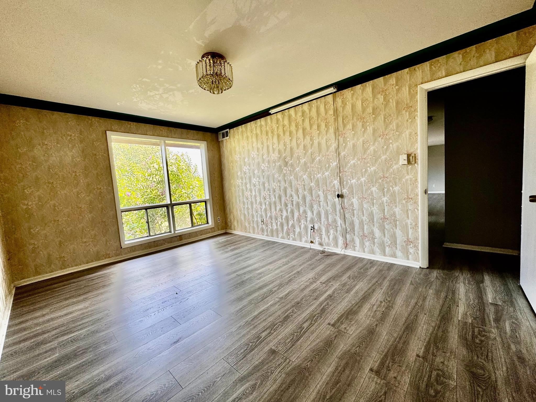 212 LOCUST Street SE – photo 5