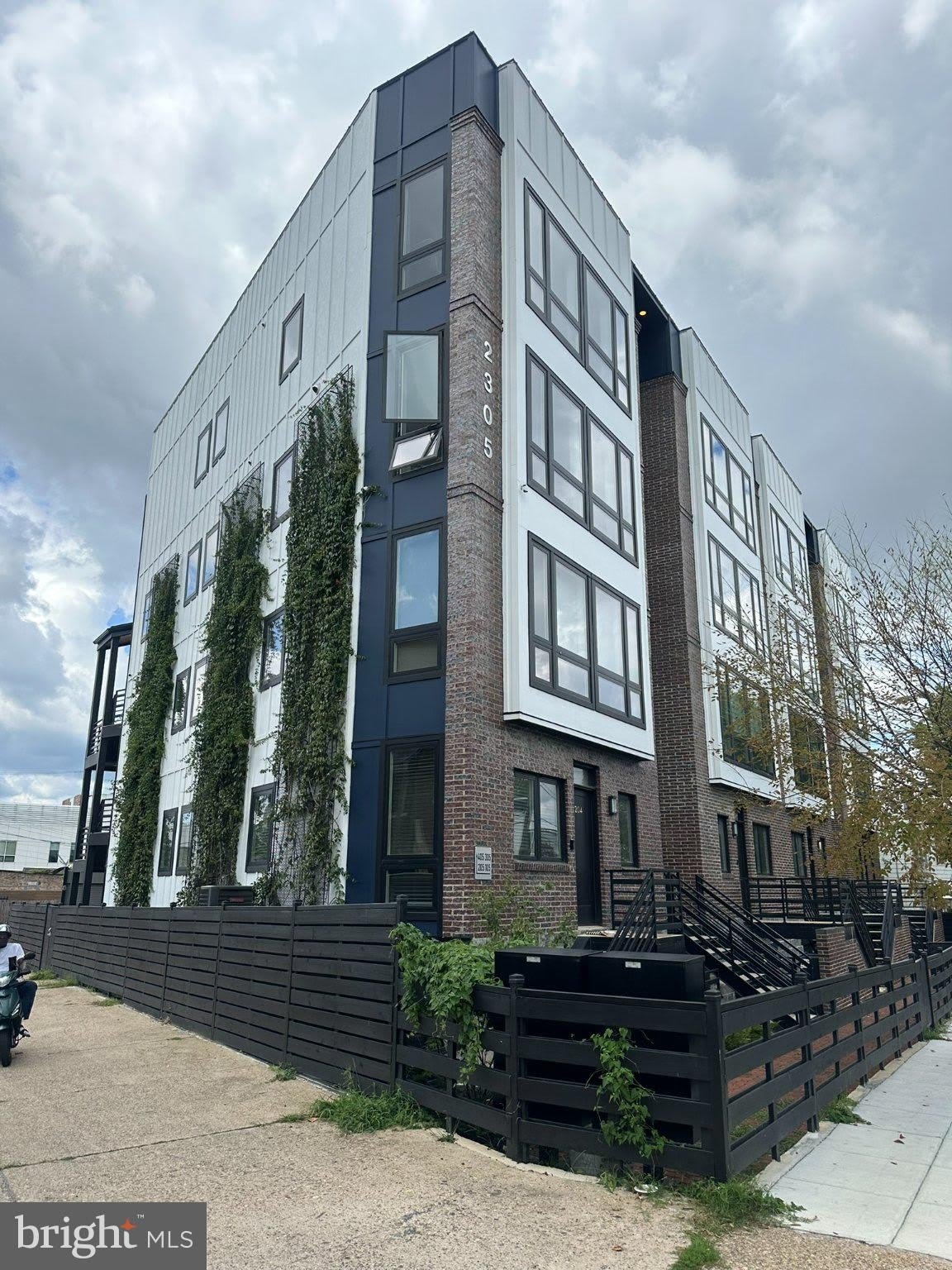 2305 NICHOLSON Street SE – photo 4
