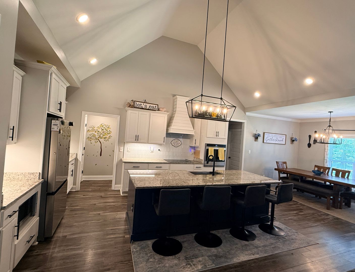 Beautiful 5-Bedroom Home with Spacious Layout & Sunroom – photo 5