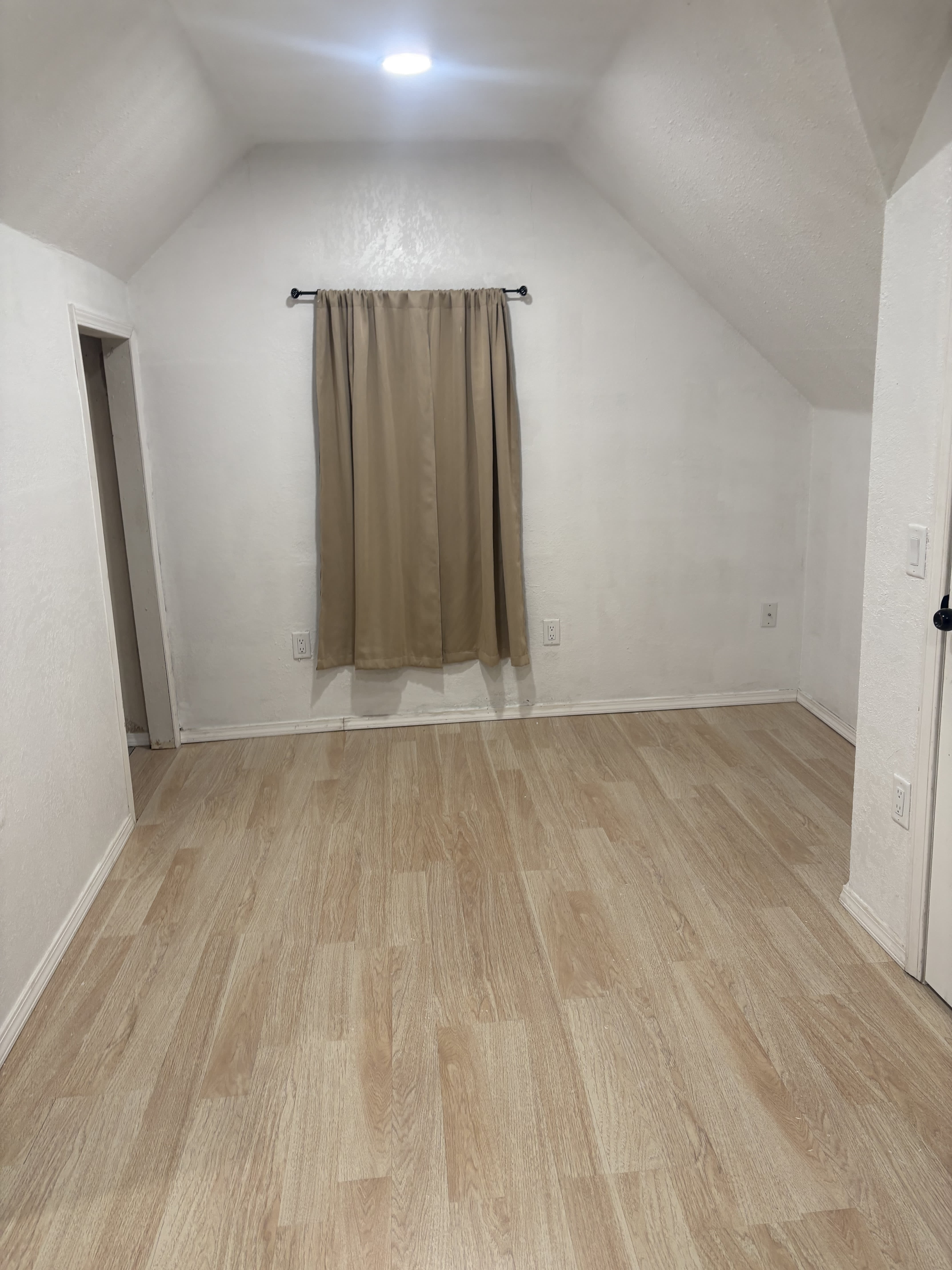207 E 15th St – photo 3