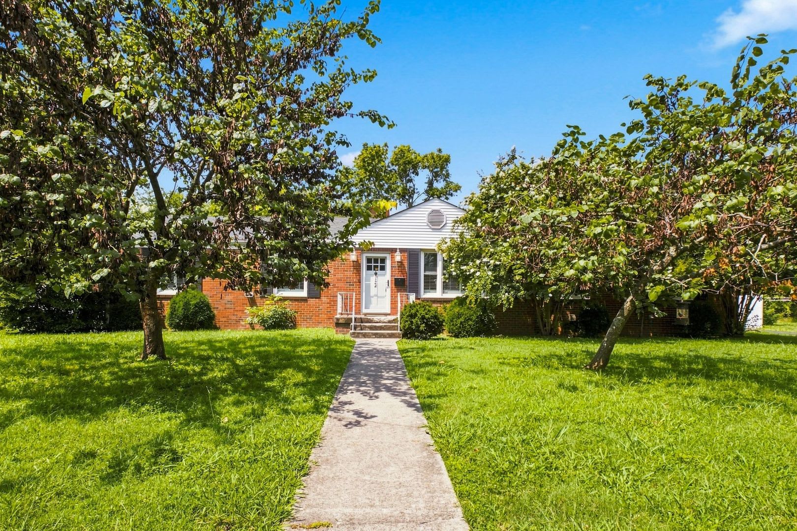 FOR LEASE- 3 BEDROOM SINGLE FAMILY HOME IN LEBANON! – photo 2